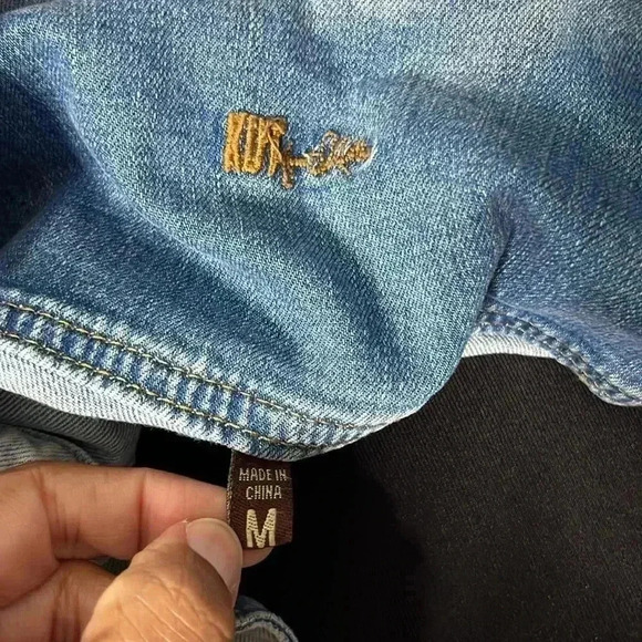 Kut from the Kloth Roses Flowers Patch Raw Hem Distressed Denim Jacket Size M - Picture 5 of 7